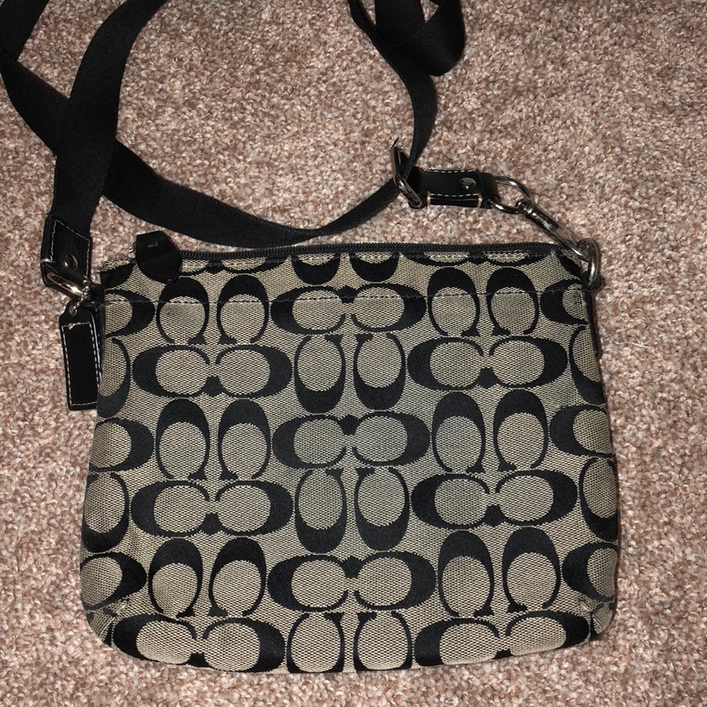π
Authentic Coach Purse - Picture 3 of 5